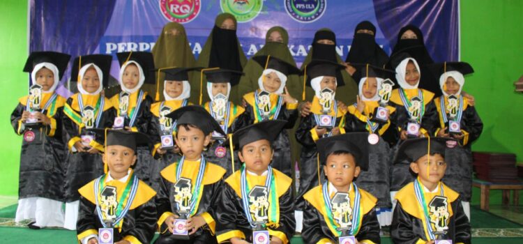 Acara Perpisahan TK Angkatan ke 5 sekaligus Penyerahan Raport SD Royatul Qur’an berjalan lancar Acara Perpisahan TK Angkatan ke 5 sekaligus Penyerahan Raport SD Royatul Qur’an berjalan lancar