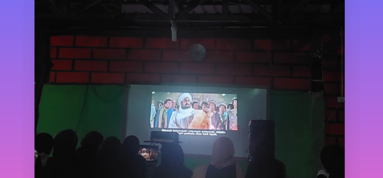 Santriwati RQ Nobar film Umar bin Khattab.