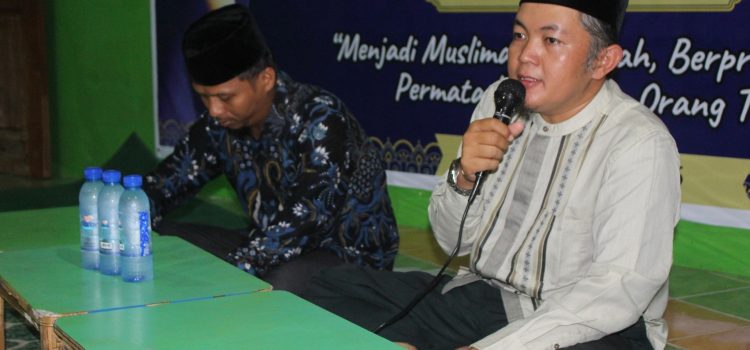 Alhamdulillah, acara penyerahan Surat Keterangan Khidmah Mengajar Ma’had Aly Royatul Qur’an telah berjalan dengan lancar. Alhamdulillah, acara penyerahan Surat Keterangan Khidmah Mengajar Ma’had Aly Royatul Qur’an telah berjalan dengan lancar.