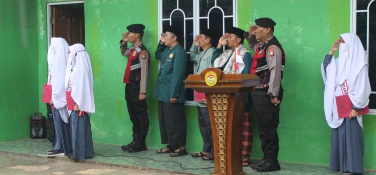 Upacara bendera Bersama DIT SAMAPTA POLDA KEPRI di Lapangan Pesantren Royatul Qur’an