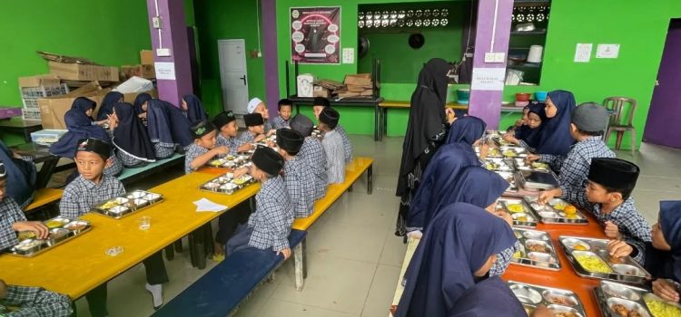 Yayasan Pesantren Royatul Qur’an Batam telah menerima program Makan Bergizi Gratis (MBG) dari pemerintah Yayasan Pesantren Royatul Qur’an Batam telah menerima program Makan Bergizi Gratis (MBG) dari pemerintah