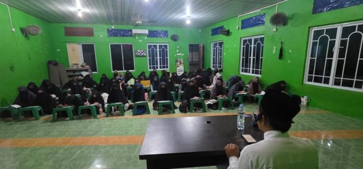 Alhamdulillah, malam ini anak-anak santri Royatul Qur’an Batam sedang mengikuti Kajian RQ dengan penuh perhatian dan antusias. Alhamdulillah, malam ini anak-anak santri Royatul Qur’an Batam sedang mengikuti Kajian RQ dengan penuh perhatian dan antusias.